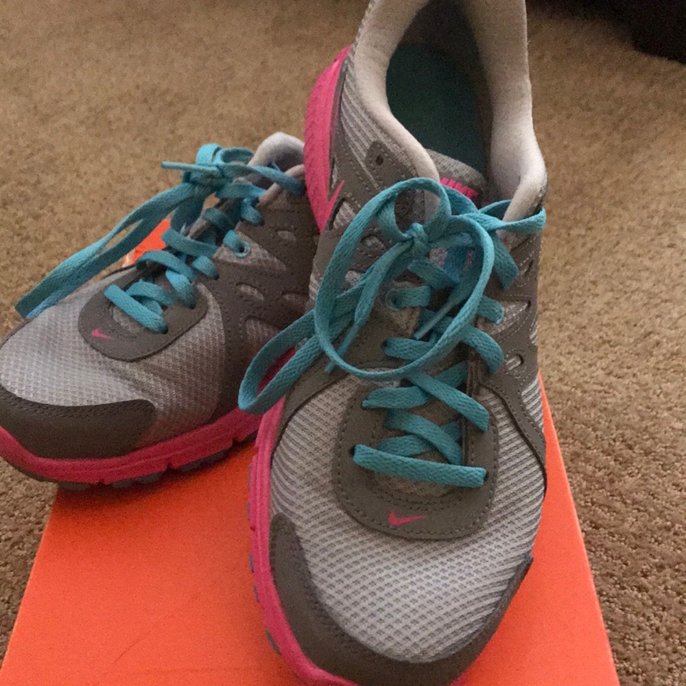 Nike Revolution 2 Sneakers
